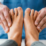 La importancia del cuidado de los pies en mayores